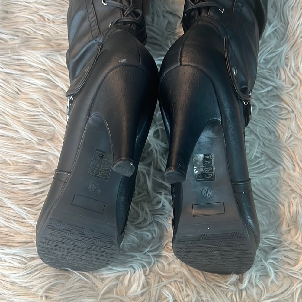 Elegant Black Lace-Up Heeled Boots - Picture 4 of 7